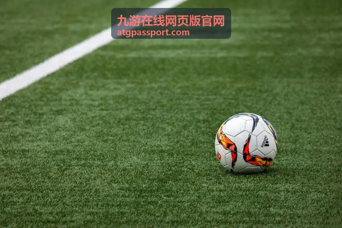 九游在线网页版官网首页主视觉，展示赛季报名与赛程入口